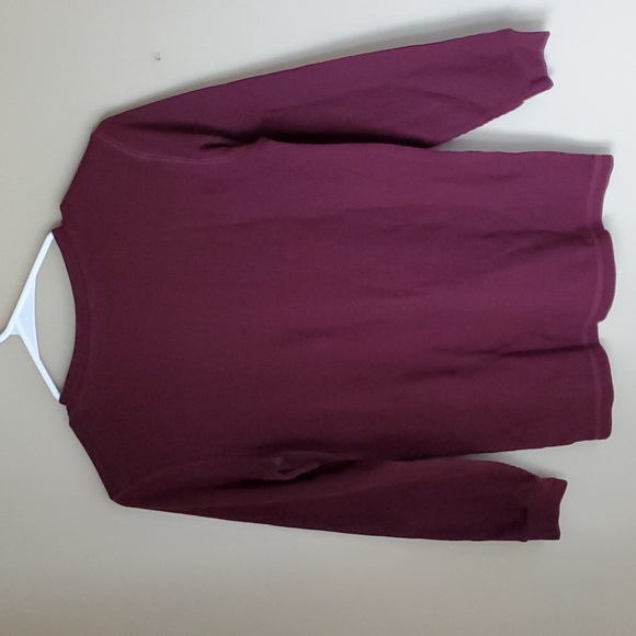 Old Navy maroon long sleeve with print & plain white long sleeve bundle - Picture 5 of 13